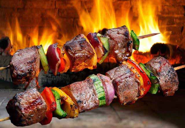 贝加尔湖美食“烤大肉串”